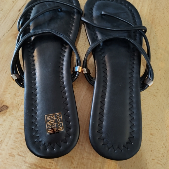 Chic Black Women's Sandals - Picture 7 of 11